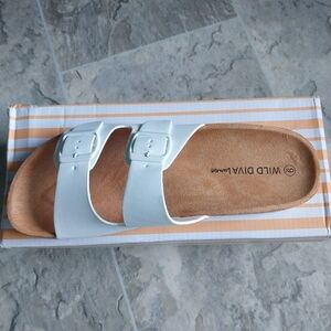 Flat sandals